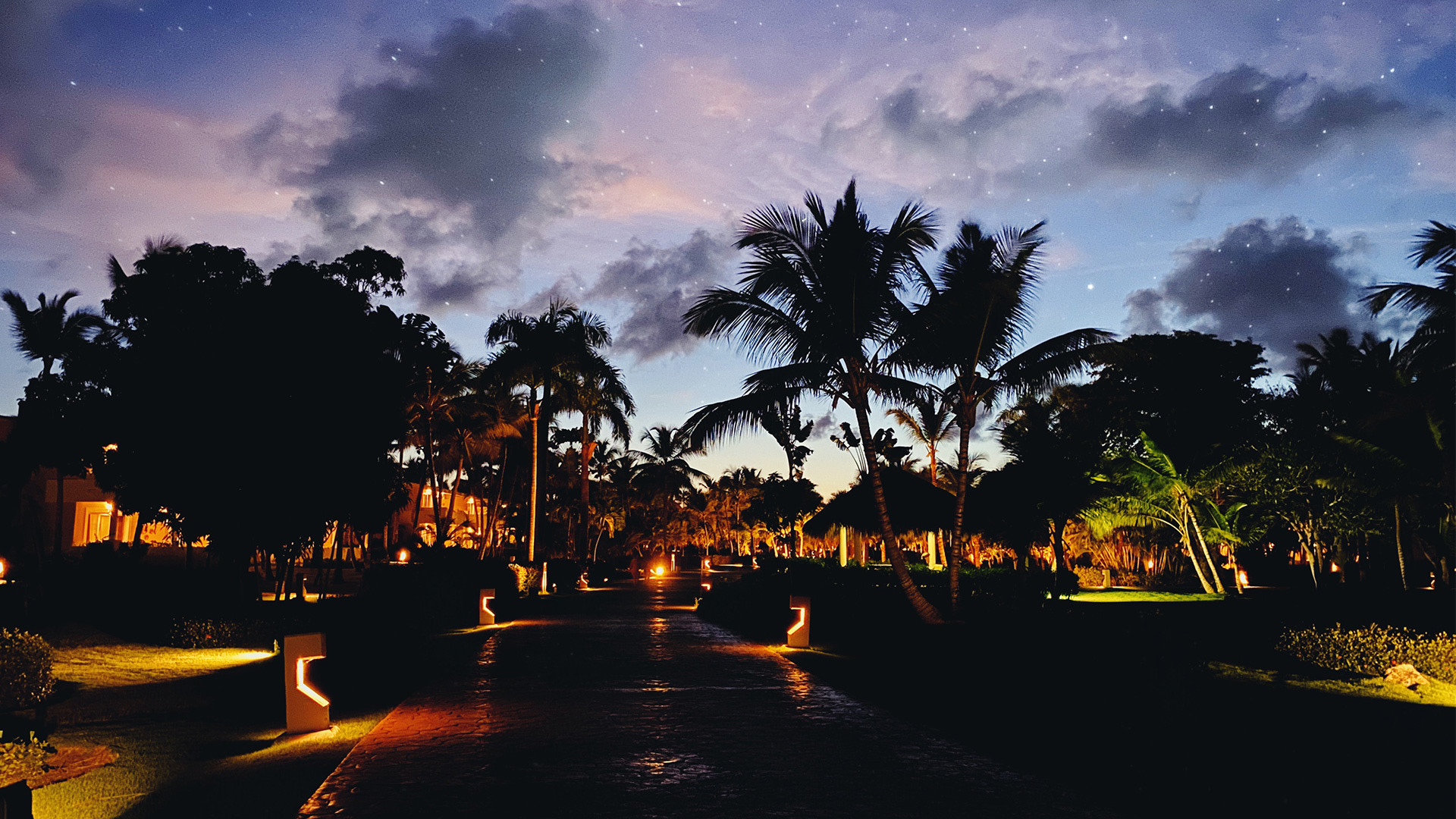Outdoor Fence Lighting Ideas for Florida Properties