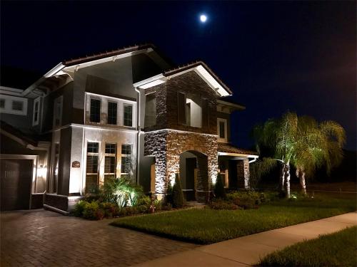 Outdoor Lighting Contractors in FL Heathow
